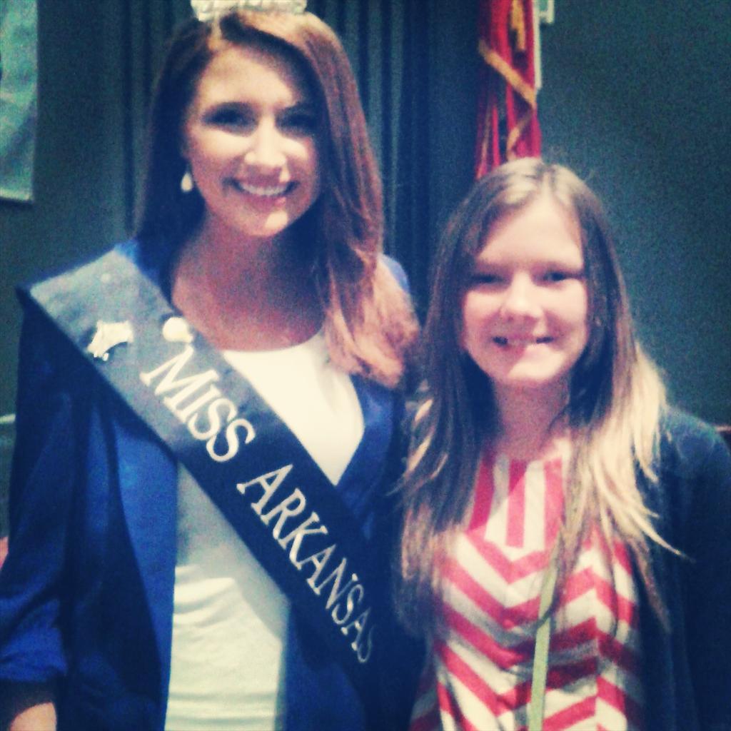 DestinyBeLit's tweet image. #sidehug with miss Arkansas 😀😊😁