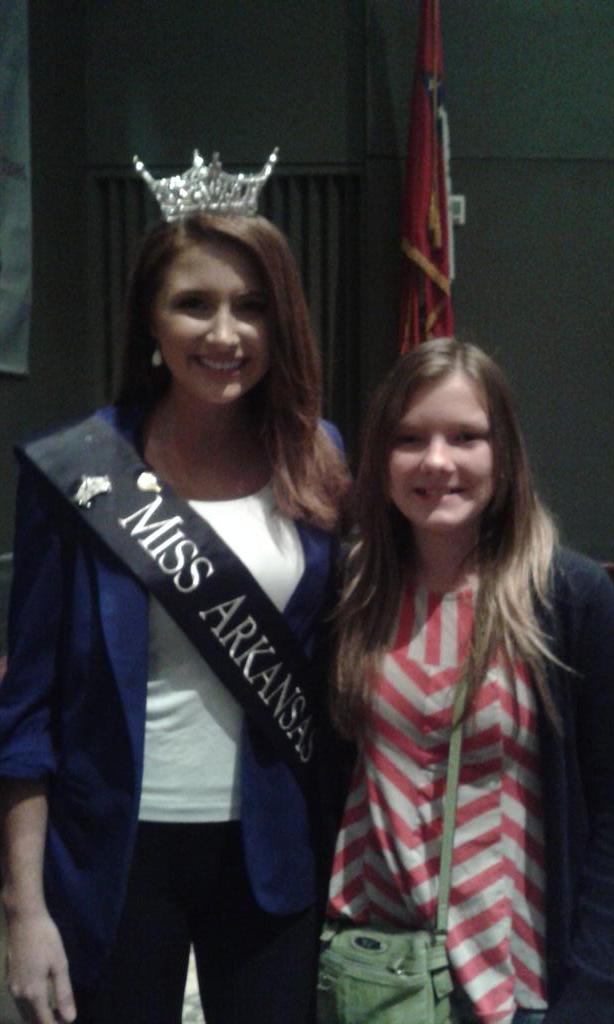 DestinyBeLit's tweet image. #sidehug with miss Arkansas 😀😊😁