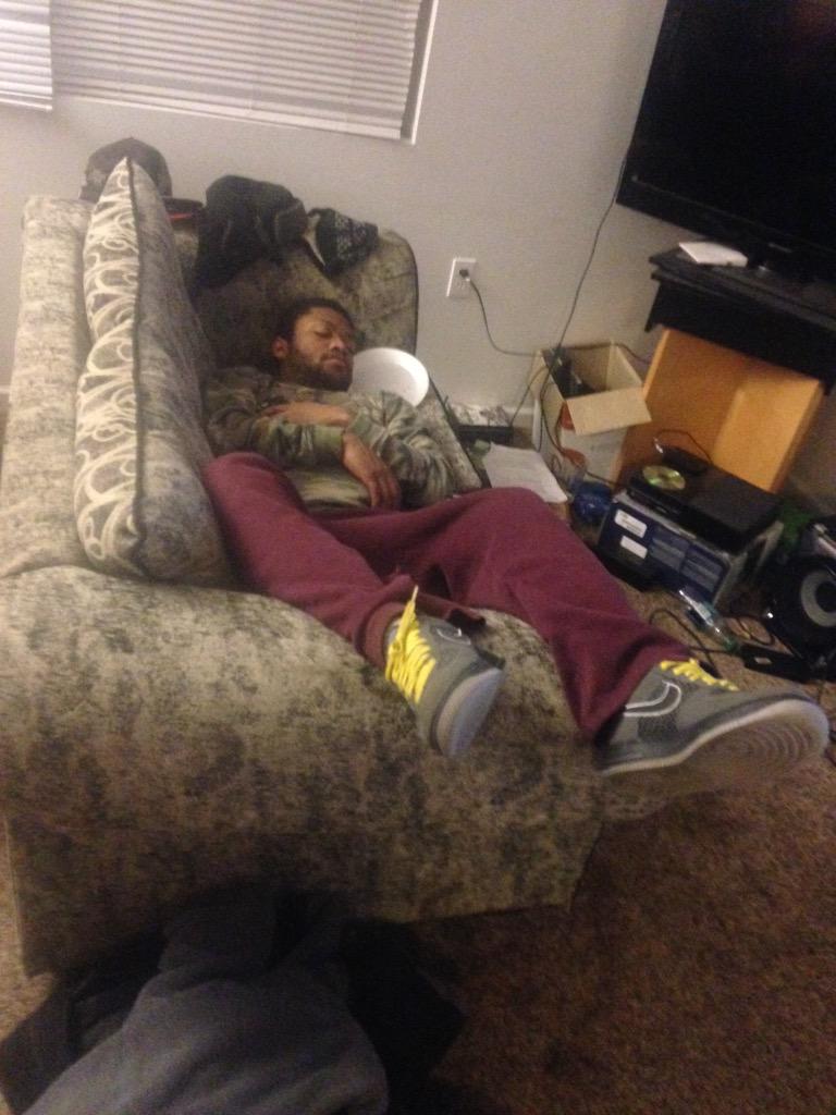 Kaercherkid77's tweet photo. Passed out with his shoes on. #buzzlightweight http://t.co/3ULQQ9mYj6