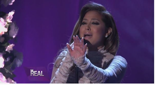 xonecole's tweet photo. Adrienne Bailon Pays Homage To Selena With First Public Performance In Six Years http://t.co/ituQz04Wme http://t.co/GkA8NjCRgi