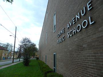 StThomasWeekly's tweet photo. BREAKING: #ldnont @TVDSB school Lorne Ave to stay open another year: http://t.co/8UaEHmfDx8 #StTOnt @SaveLorneAvePS http://t.co/oU9c9jSEmp