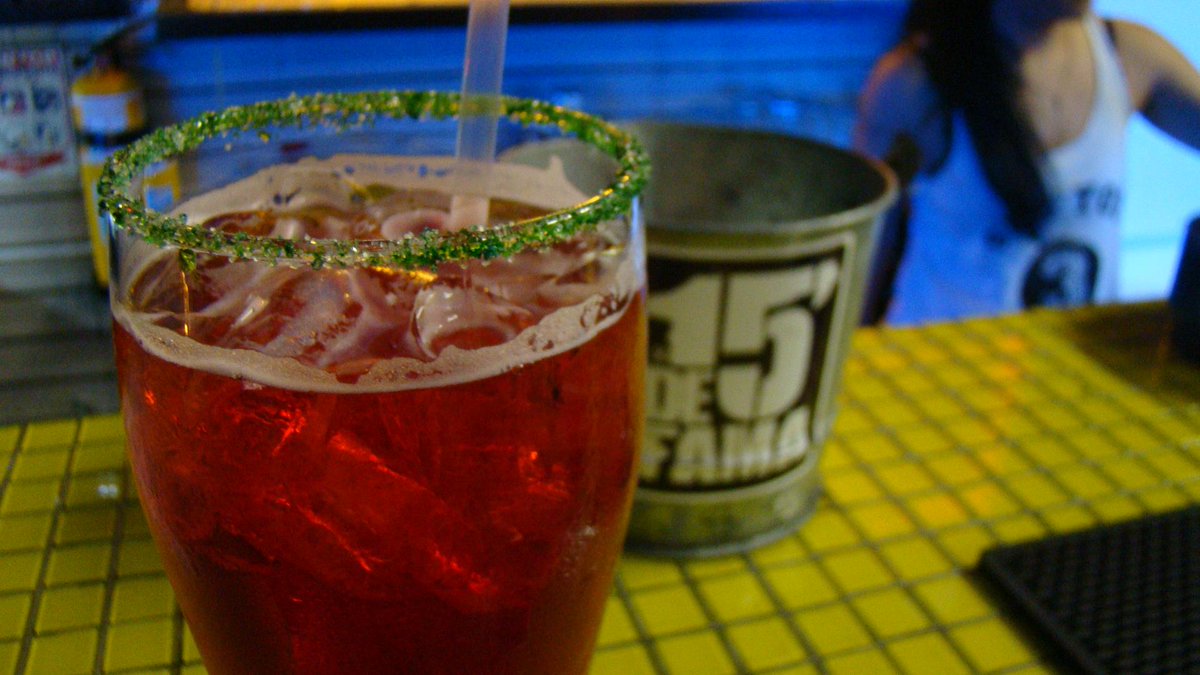 15mindefama's tweet photo. Ya está sonando la mejor música urbana, junto a una michelada son la mejor combinación, solo en #15MinutosDeFama http://t.co/TX0GwHdfJd