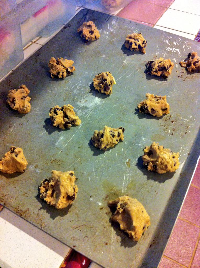 shalomoana's tweet photo. Making use of my 30 minutes before tonight. #cravingsatisfaction😋🍪 http://t.co/C4in6X0lKg