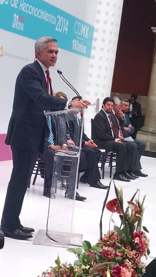 DatosPersDF's tweet photo. Hoy se celebró el evento a Mejores Prácticas en Transparencia y Protección de Datos Personales en el DF con M Mancera http://t.co/2P4OCj8J4J
