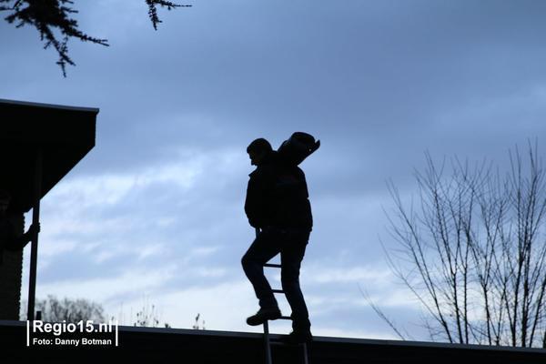 brouwerbustin's tweet photo. Ook hier staat @brouwerbustin klaar voor mensen met #stormschade op de #anjerlaan dank aan @regio15 voor de foto's http://t.co/bxBhXG6wXZ