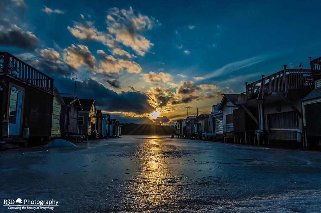 r3dphotography's tweet photo. Stunning sunset tonight in Canandaigua @weatherchannel @News_8 @whec_rcaniglia @TWCNewsROC @13WHAM @news10nbc http://t.co/xomCjY5jtQ