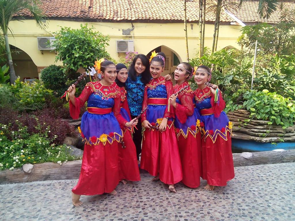 Tradisional Tari tweet media