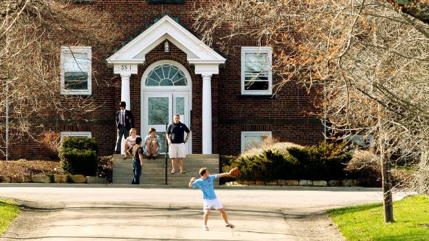 MichSilliker's tweet photo. "@CBCNews: Why private school students outperform public school peers http://t.co/gAEkdnAtvl http://t.co/UbMg4lWvCH" @glassmansil