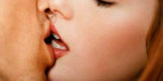 CosmopolitanUK's tweet photo. 10 Best sex positions for girls http://t.co/K4SSFbuEej http://t.co/eemumoN27p