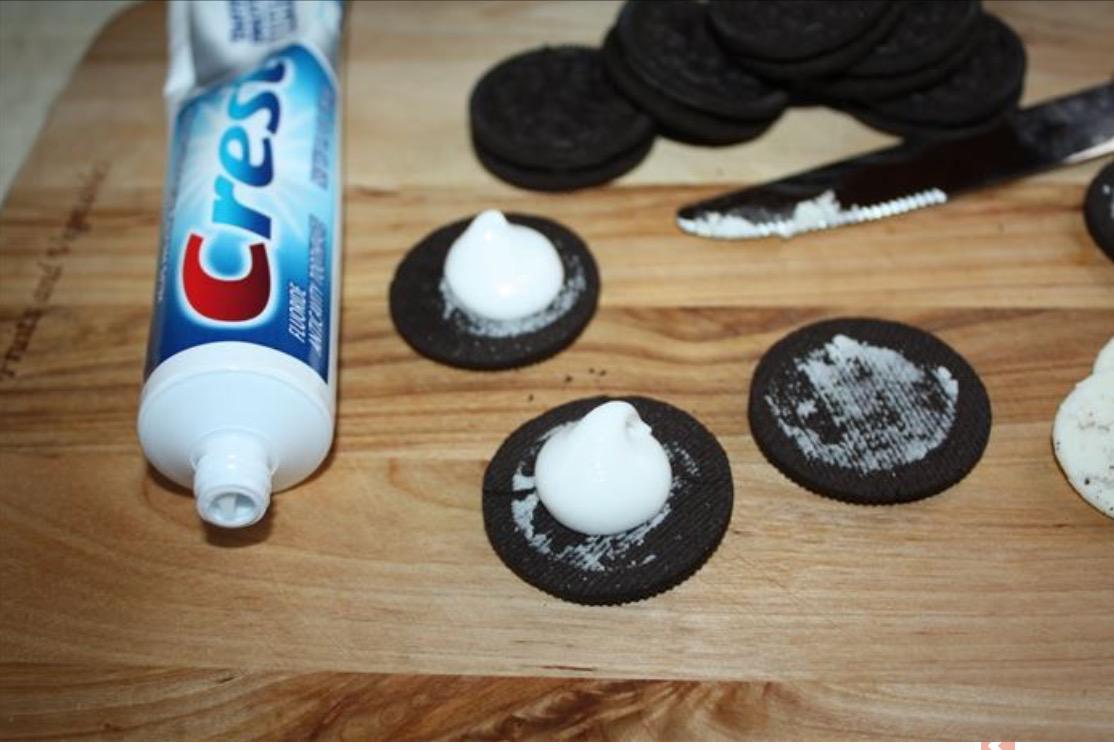 It’s April Fool’s Day! Have you ever remade your Oreo cookies with toothpaste? dentaltown.com/MessageBoard/t…