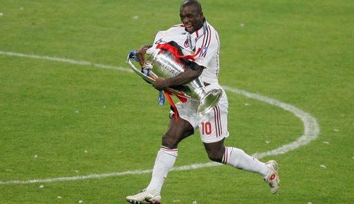 Happy 39th birthday to Clarence Seedorf:

2 Eredivisie 
1 La Liga
2 Serie A
4 Champions League 

1 Legend 