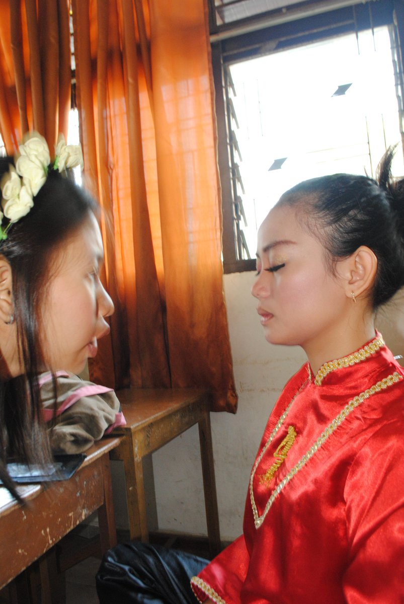 XIIaccountingg_'s tweet photo. @ulfaazahraa ul lagi ngeliat apaansi??? http://t.co/dTvtvTzm4q
