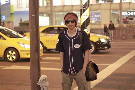 JustRemindCloth's tweet photo. Justremindcloth x keceng rasta kurawa at taipe, taiwan. Ganteng maksimal #katalog1 http://t.co/VCMJ0rux1H