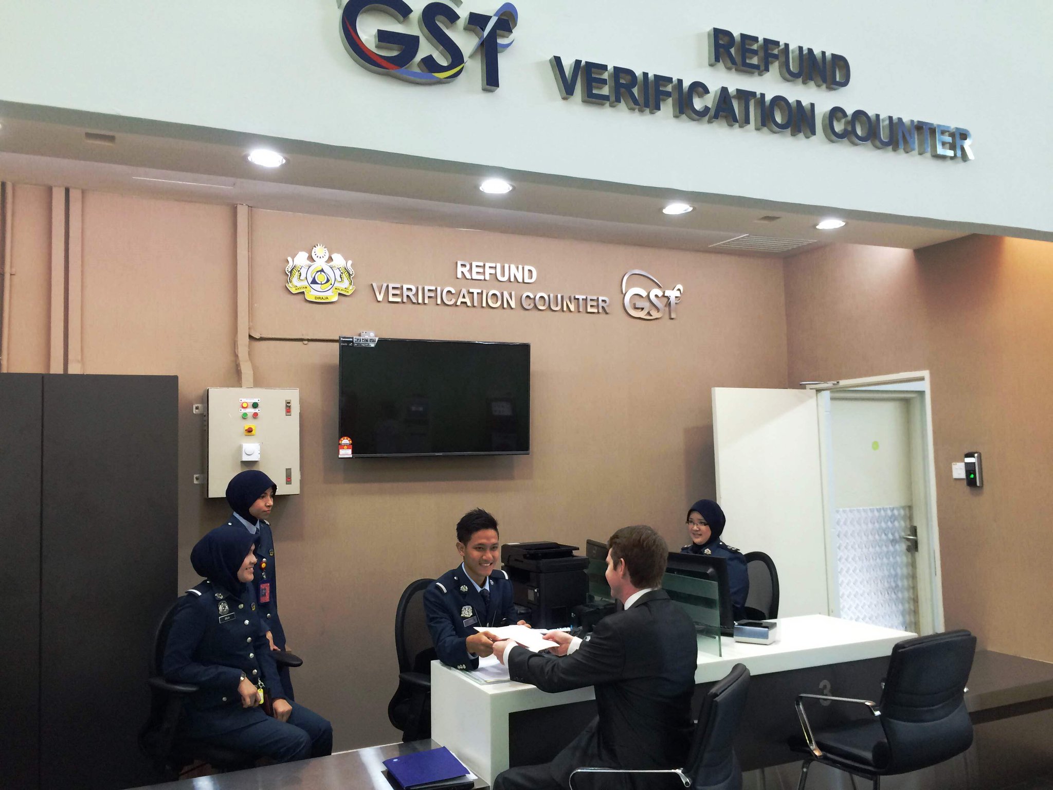 malaysia-airports-on-twitter-gst-refund-verification-counter-at