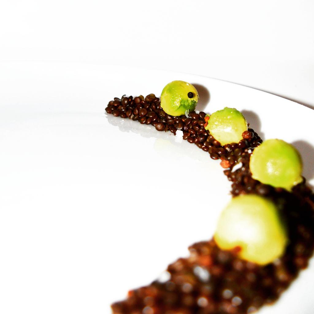 RodCodher's tweet image. Que simple! 
Lentejitas "caviar" infusionadas con jengibre, aguacate noisette y escamas de maldon, sin más.. 
#chef