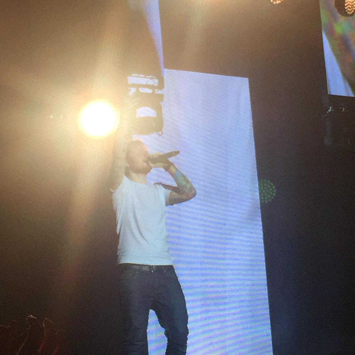 TheJaimeNguyen's tweet photo. @edsheeran YOU WERE AMAZING! please come back to Sydney soon! http://t.co/6gyNCxu01p
