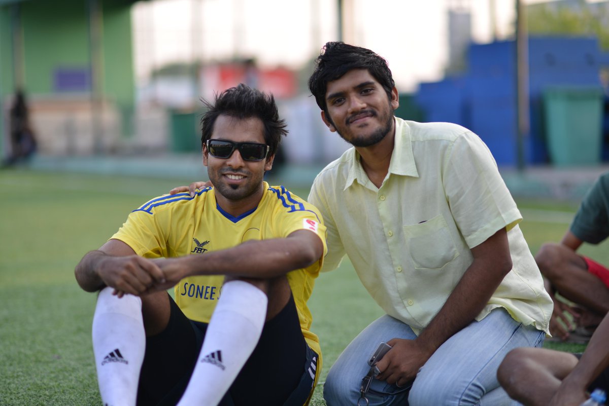 twitsal's tweet photo. Captain of #TeamPaperIdea @Faixan posing with a fan.
#MVTVITSAL @thepaperidea @HodorHoodh http://t.co/2o9CzNlO4k