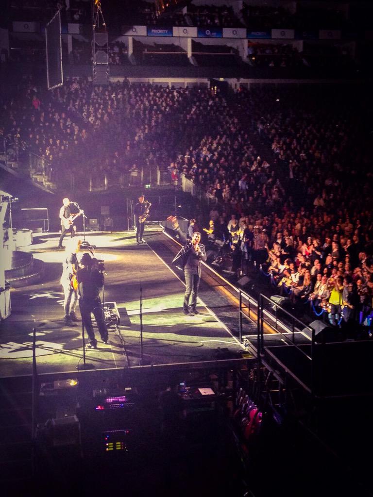 JKerb1's tweet photo. ...Can't describe just how good this legend was last night @TheO2 @LionelRichie #hit after hit! Pure class! 🎶🎤🎷🎺🎸👊 http://t.co/Vu9mybeJtf