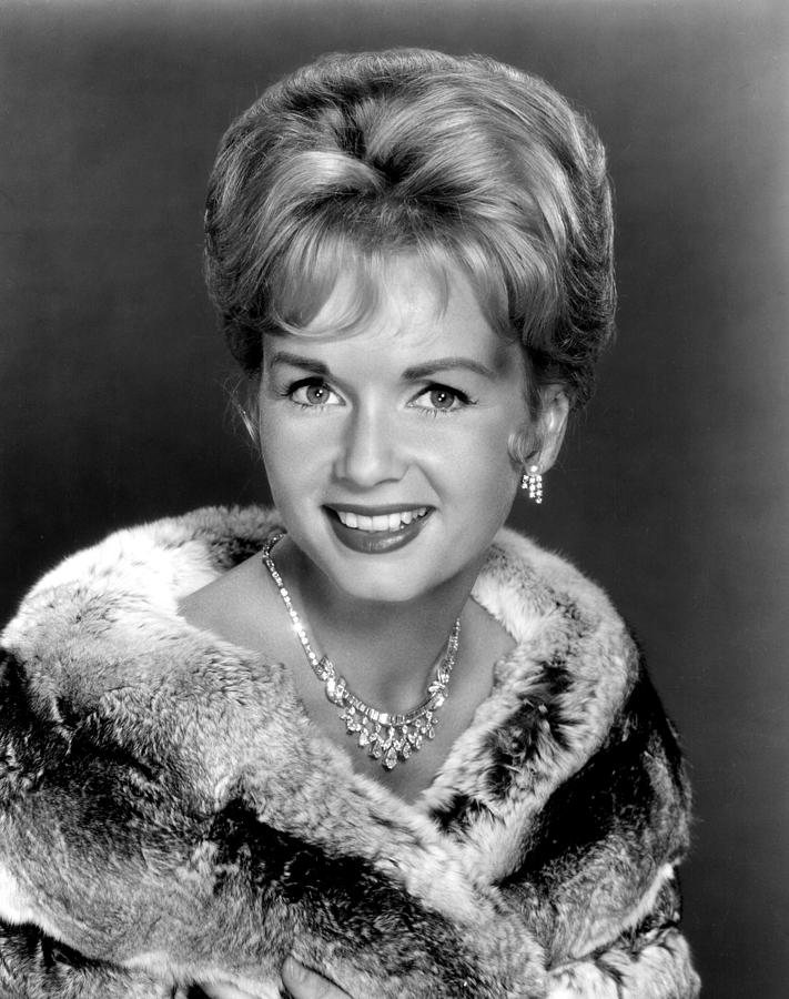 A very happy Furry Birthday to Singin\ in the Rain singer and actress Debbie Reynolds.... 83 today. 