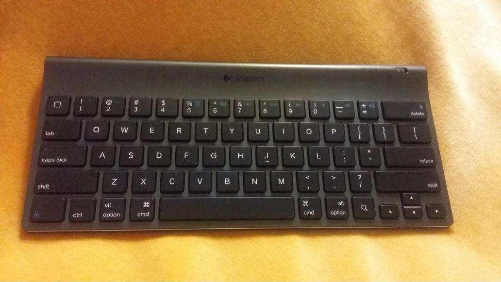 Se vende ipad 3retina con 64 gb semi-nuevo con teclado bluetooh logitech interesados DM <a href="/CondondeJaen/">Condón De Jaén </a> @La2A_noticias