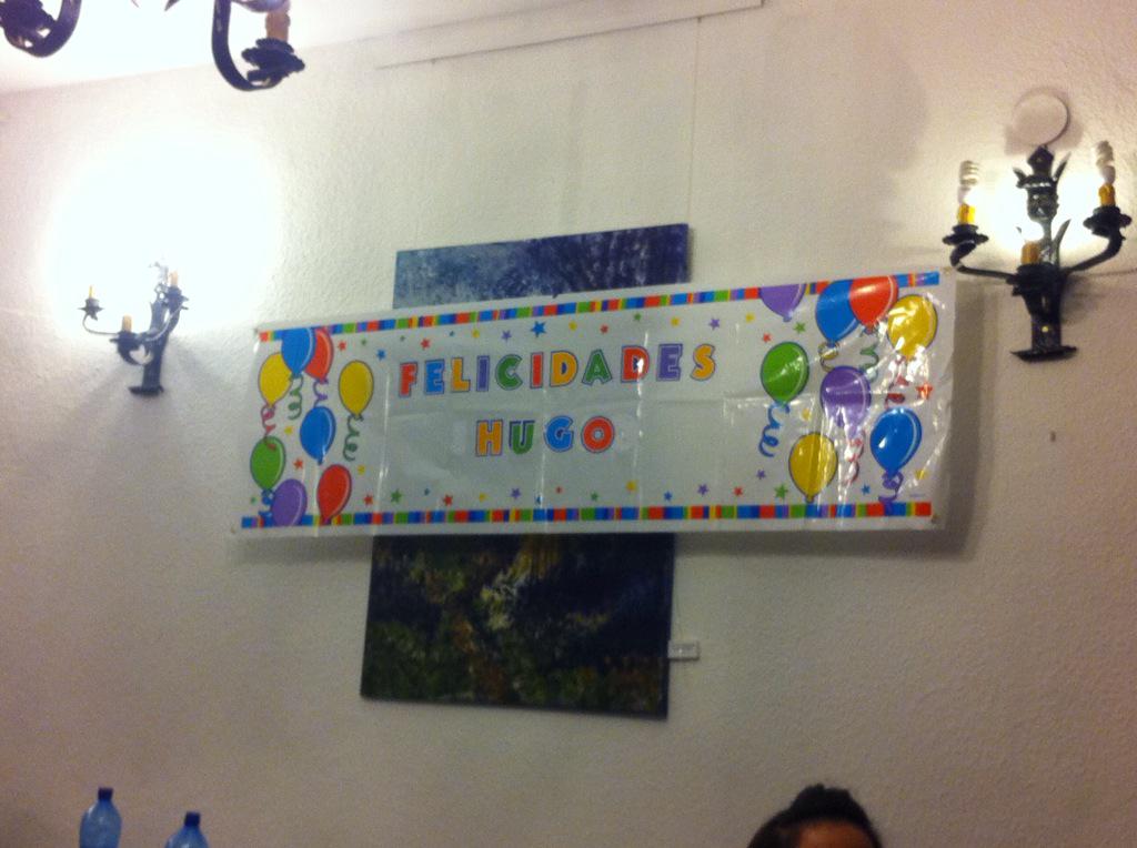 Hugo261987's tweet photo. AsI dA gUsTo CuMpLiR aÑoS #amigosquintana #familia #Parejaperfecta #regalos #fiestasorpresa http://t.co/ATcIJVjx1c