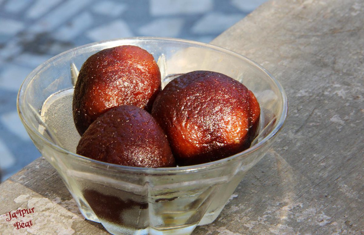 jaipurbeat's tweet photo. An exotic sweet #indiandessert #Gulabjamun
#jaipur #Indiana  #indianfood #sweetdish #indiasweets #foodie #meetha http://t.co/eSYFKcJOox