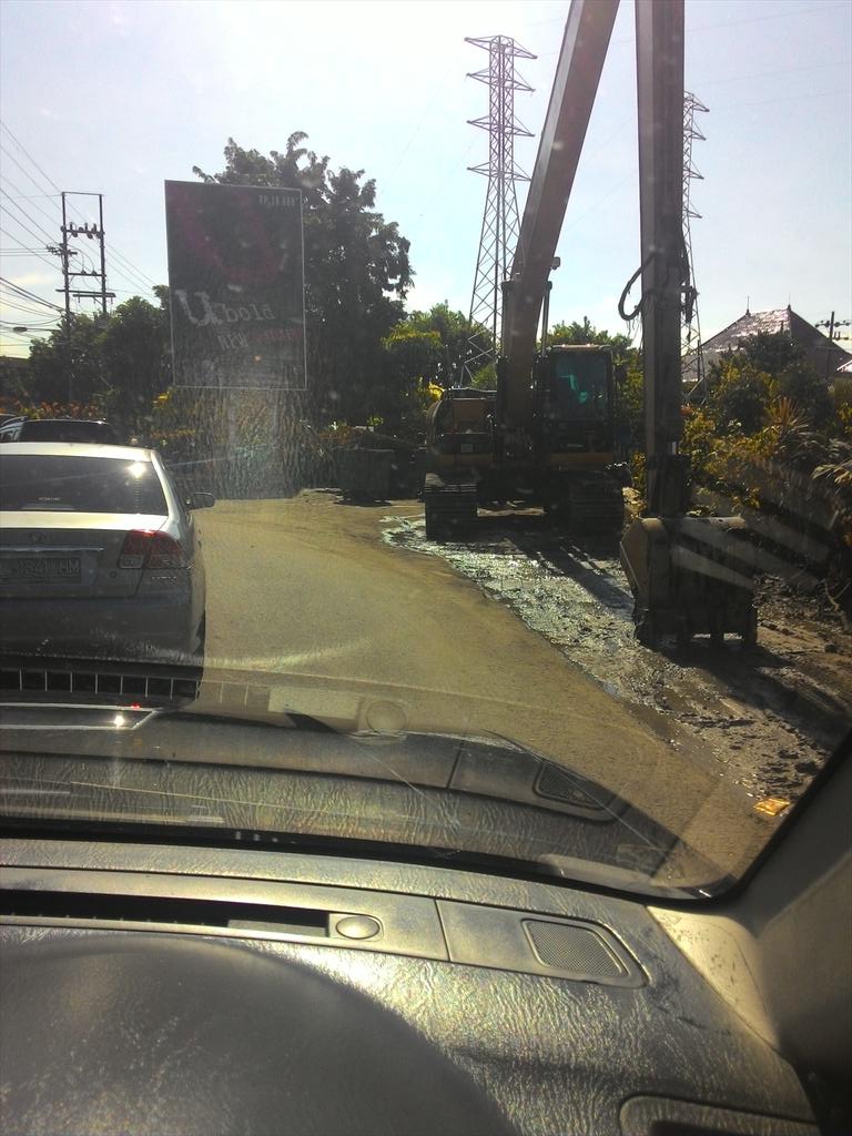 ahadriyanto's tweet photo. @e100ss pengerukan sungai menur pumpungan kenapa koq selalu pagi jam2 sibuk, sedangkan jam segini tdk ada kegiatan. http://t.co/fgubyEwJKr