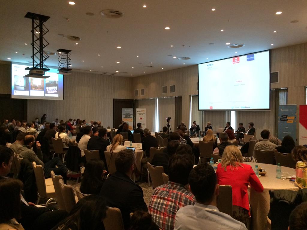 bogdanaron's tweet photo. Sala plina la #ecomteam http://t.co/aPjo2tdIve