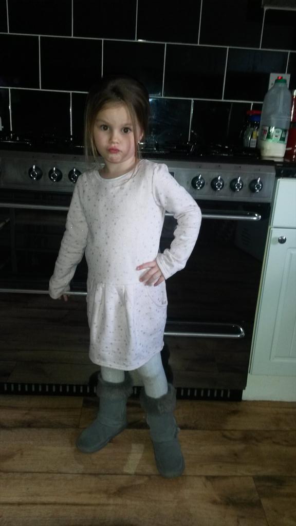 Sarahouston24's tweet photo. @si_kick86 #last day of being 4 #poser lol http://t.co/6M0iu1TMXr