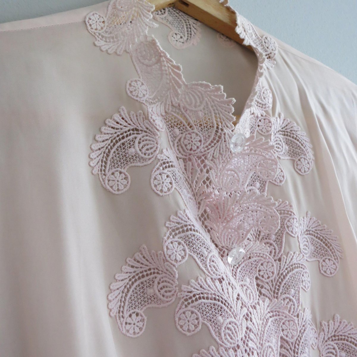 atticempire's tweet photo. Nieuwe vintage items binnen !
Roze blouse jaren zestig.
http://t.co/U2rgLiXeiV…/vint…/vintage-tops-blouses.html http://t.co/6b0mrgF25Q