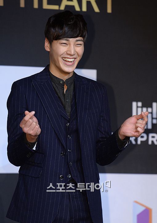 KimWooBinIndo's tweet photo. 겁나 귀여미 ♥_♥ RT @WOOBINAHHH: ท่าฮิตเหรอ ㅋㅋㅋㅋㅋㅋㅋㅋㅋㅋㅋㅋㅋㅋㅋㅋㅋㅋ http://t.co/NONz46duwQ