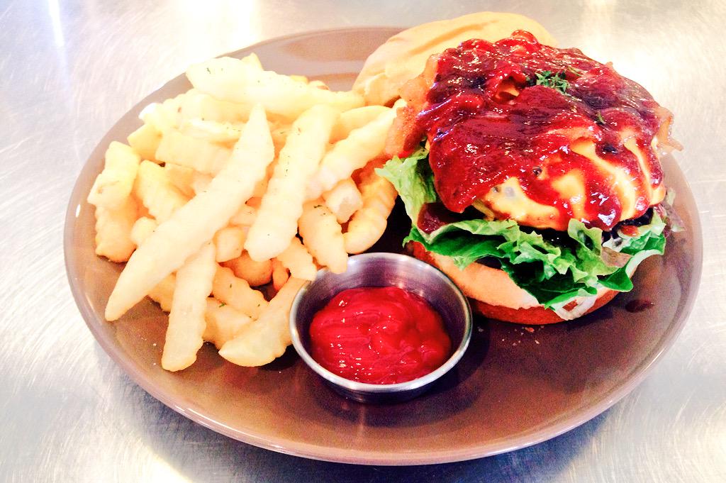 109Kitchen's tweet image. 4월 런치 이벤트 시작합니다!
(11:00-2:00)
베이컨BBQ버거+탄산음료=만원
#109키친