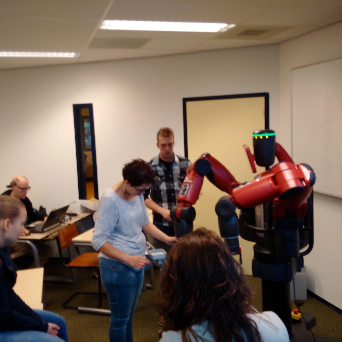 Baxter_Optimus's tweet photo. Giving a demonstration for the ETG-minor of Fontys http://t.co/NGPgfAhEjN