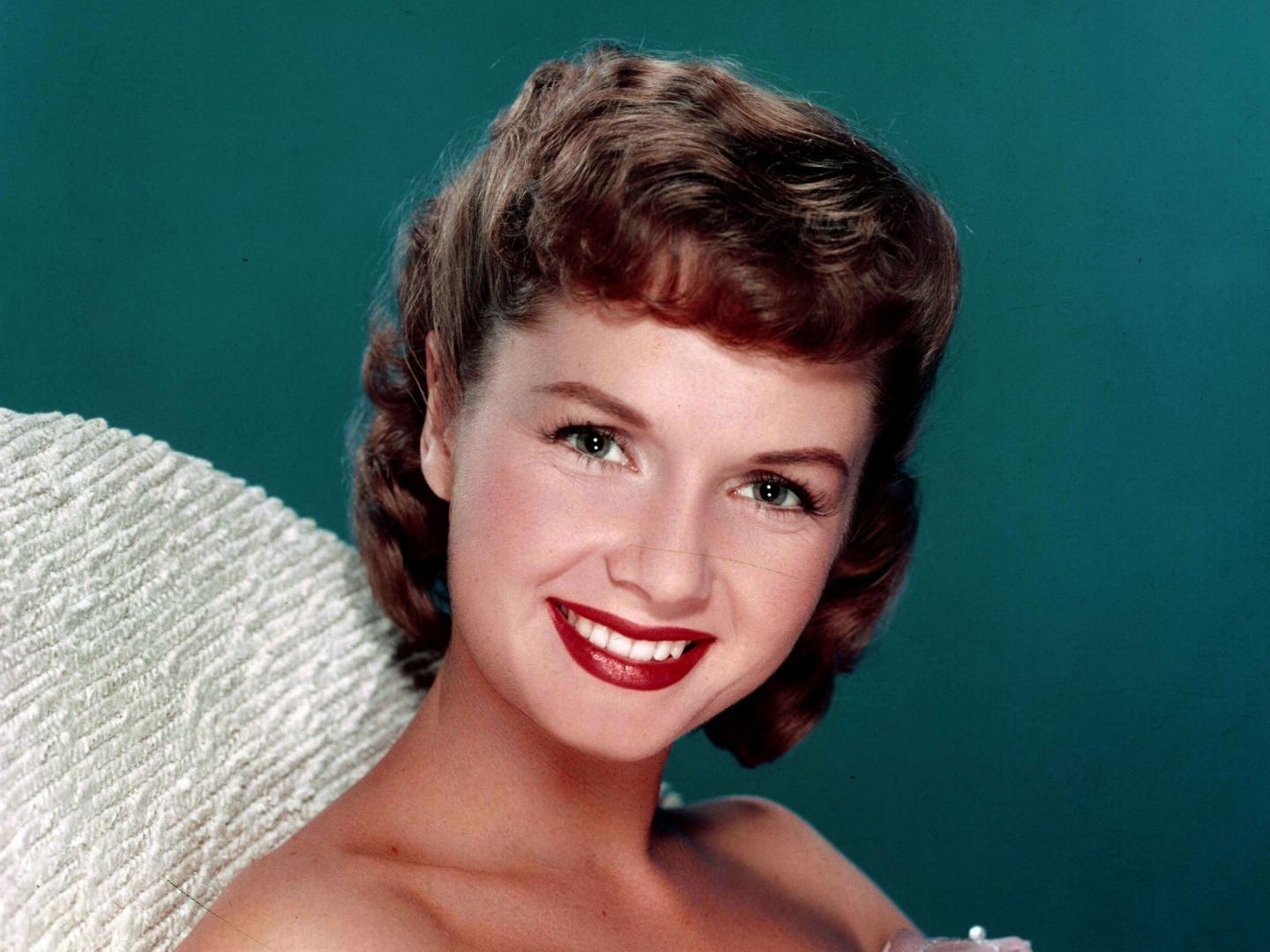 HAPPY HAPPY HAPPY HAPPY BIRTHDAY DEBBIE REYNOLDS!!! WE LOVE YOU!!!  