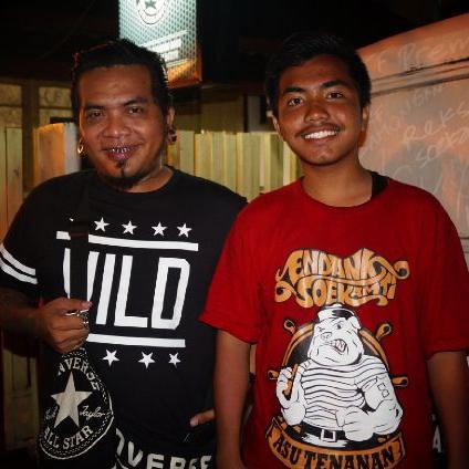 DRAP_24's tweet photo. Heavy Birthday buat figur favorit saya :D
bang @ErixSoekamti :D "bertambah lagi usiamu, tambah besar saja perutmu" :v http://t.co/dwLWFH6LXJ