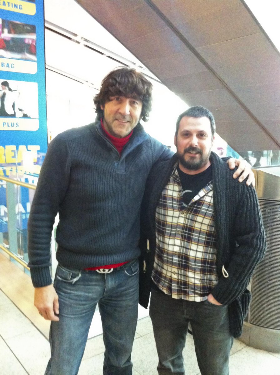 Gorka_HA's tweet photo. @patxisalinas Encontrarse en Dublin con gente de Bilbao y del Athletic! un placer chalar contigo, Patxi! un abrazo!! http://t.co/oPfQMSffH1