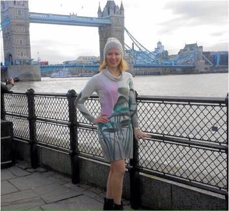 Nuestra clienta Laura Moncayo desde Londres luciendo un #vestido Diktons Barcelona. #Handpainted #dress #ootd #style