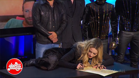 canalplus's tweet photo. Quand @Madonna signe le projet #Tidal de Jay Z, elle le fait hyper naturellement > http://t.co/YBes6R6UTS #LPJ http://t.co/eXdlM91aNb