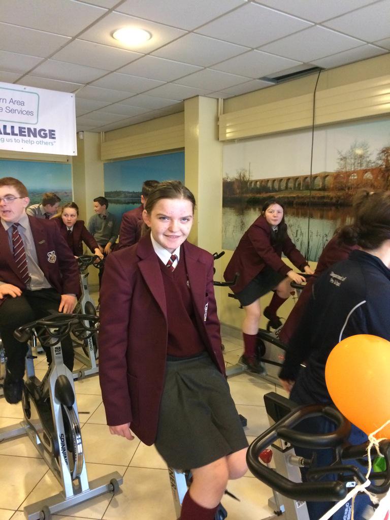 LSC_1047's tweet photo. The pupils of 10/47 flat at it, all for a great cause! @stpaulsbbrook @hospiceSAHS http://t.co/nQ0fRrlTSI