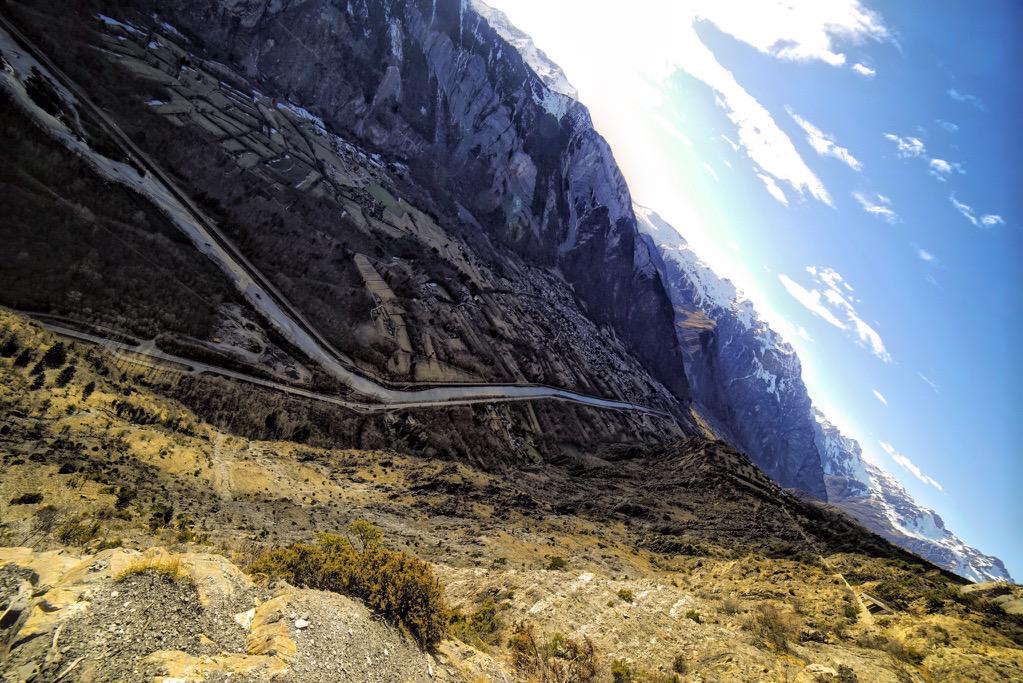 alpedhuez's tweet photo. Spring is coming on Alpe d'Huez 21 bends ! http://t.co/DnicIoZE1t