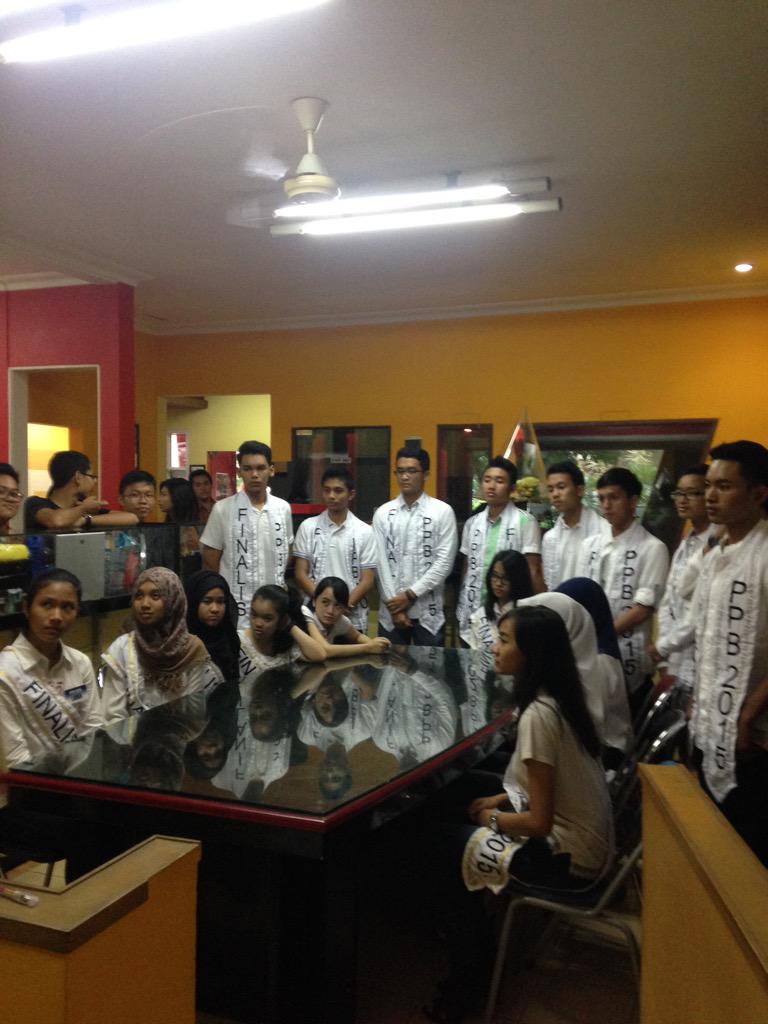 Elfriend, kita lagi kedatangan temen-temen @ppb_2015 yang bakal talkshow di sini nih! #HITZTERIA