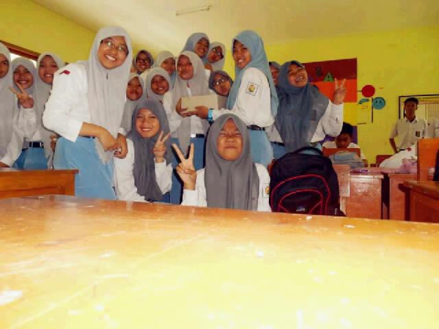 exploresmanda's tweet photo. khomsa's bday ___ :)  http://t.co/KPo5SWPKHU