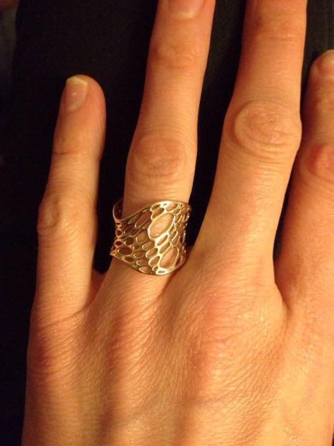 Wiene's tweet image. Happy with result designing ring with tool from @nervous_system and 3D printing with @shapeways.