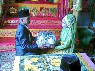 chindiraafzan's tweet photo. sesi pemberian mahar oleh suamiku...
Hehe... Klihatan bgt groginya.. Haha..
*30.09.14 http://t.co/5oQttxcXBv