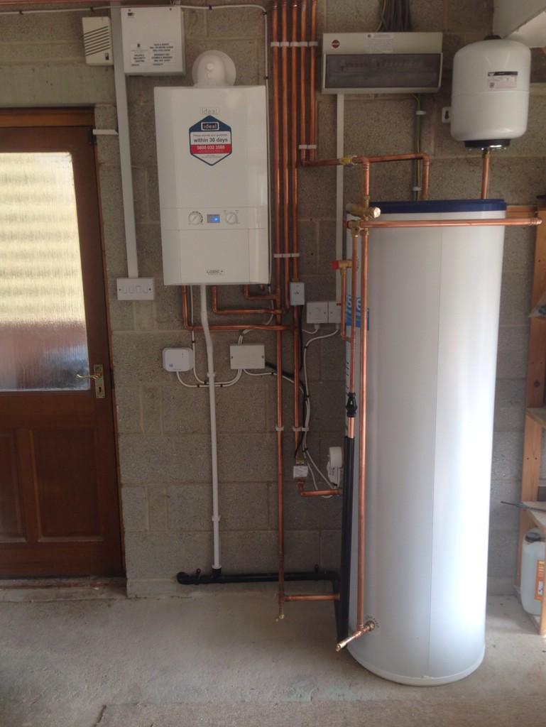 TruecraftPHltd's tweet photo. One of our jobs last week.Wiring by ryburn precision electrical @ideal_heating #plumbing #heating #boiler #cylinder http://t.co/ba5v4vuTzT