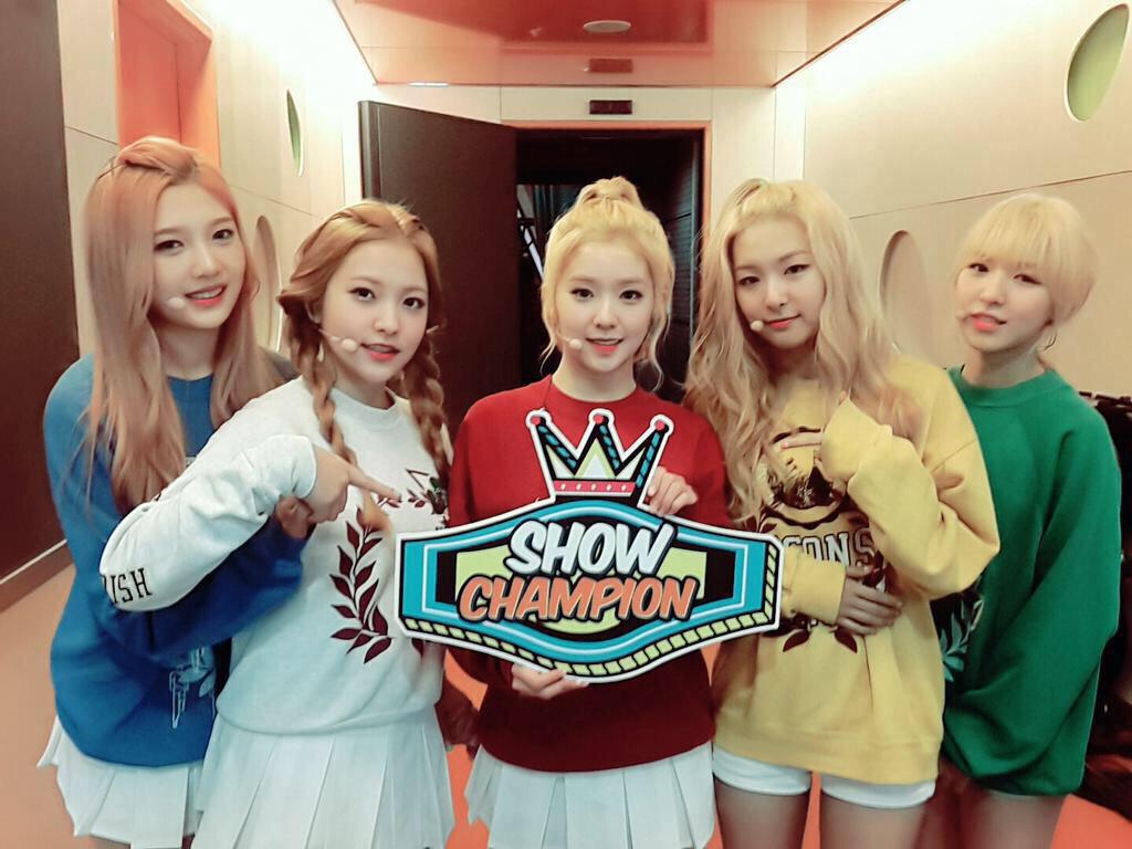 5REDVELVET's tweet photo. 150401 Red Velvet wins No.1 on Show Champion this week!!!
Congratulations girls 👏👏😍😘
#RedVelvet4thWin http://t.co/YIWCFgVbjF