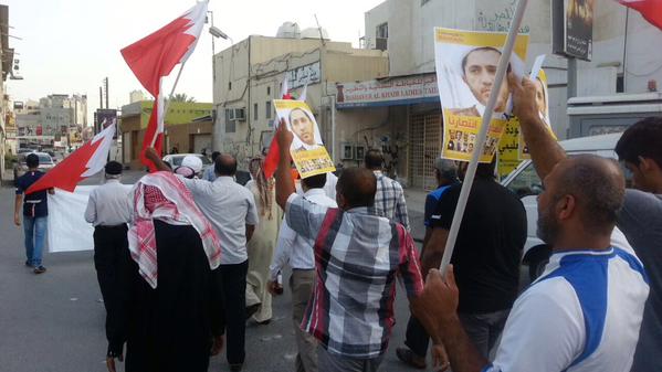 PressAliSalman's tweet photo. مسيرة جماهيرية في #البلاد_القديم احتجاجا على اعتقال زعيم المعارضة ##الشيخ_علي_سلمان 1 أبريل 2015 #FreeSheikhAli http://t.co/QaFqN6npCN