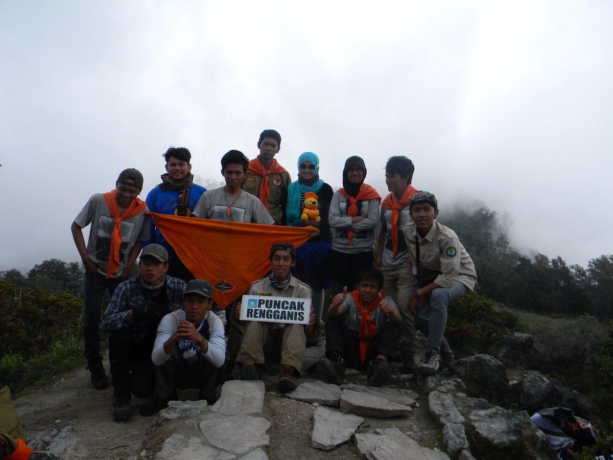 kepakelang96's tweet photo. Puncak adalah bonus, pulang adalah tujuan utama.. carrier tetep berat mii :D @kesaksian2002 @arijunkies @AmirulMuslih http://t.co/5uHvVuhD0R