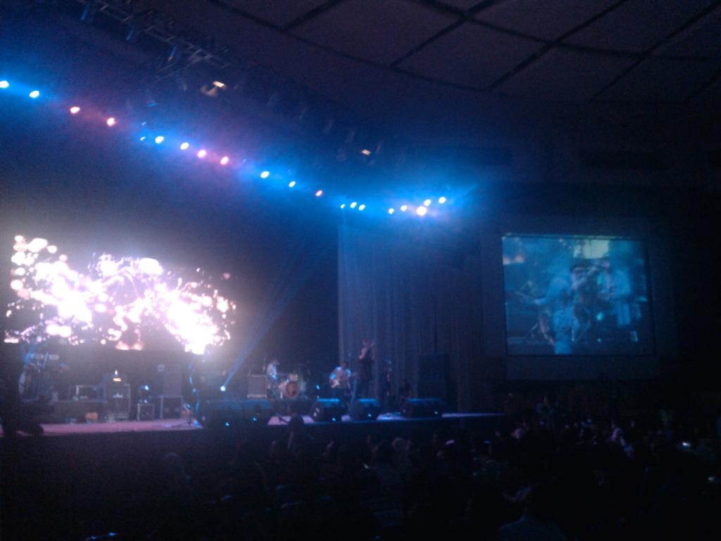 infoUB's tweet photo. @sheilaon7 w/ Yang Terlewatkan | haduuuh jeruuuuuu πππ #ShockingApril w/ @sheilaon7 @BarrAT_Ep http://t.co/jBqPL5QQbg