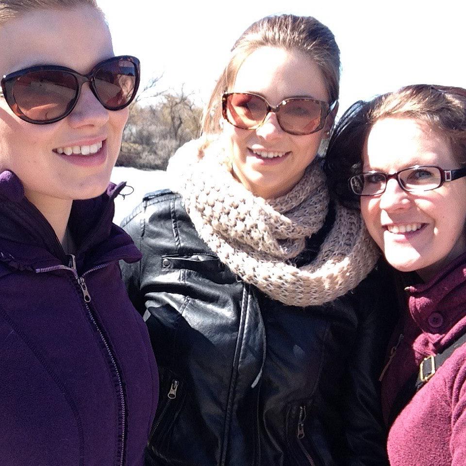 chrislmcd's tweet photo. so happy these girls came down from Edmonton to visit me! missed them too much ♡ http://t.co/VuDmmTYGOK